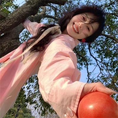 模仿女孩